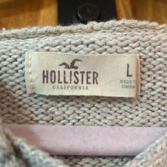 Hollister - Picture 2 of 6